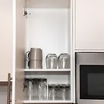 Cozy Nordic Utopia, Bsmt Suite Near Wem & Dt, King Bed, Wifi