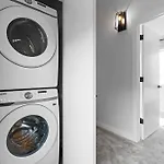 Modern Luxury Home - King Bed•Arcade•Wem•A/C