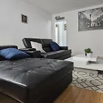 Pearl Home - 9 Mins From Roger\'S Place & 20 Mins From West Edmonton Mall