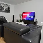 Pearl Home - 9 Mins From Roger\'S Place & 20 Mins From West Edmonton Mall
