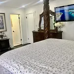Modern And Luxury 3500 Sq Feet House Jetted Tub Over 10000 Sq Feet Lot