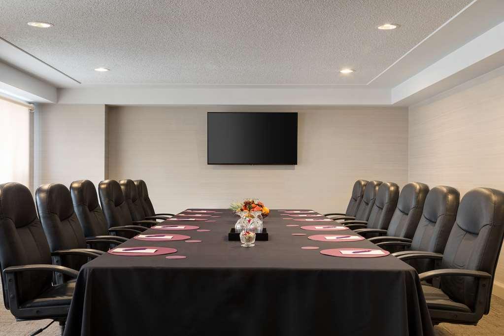 Coast Plaza By Apa Hotel 4*