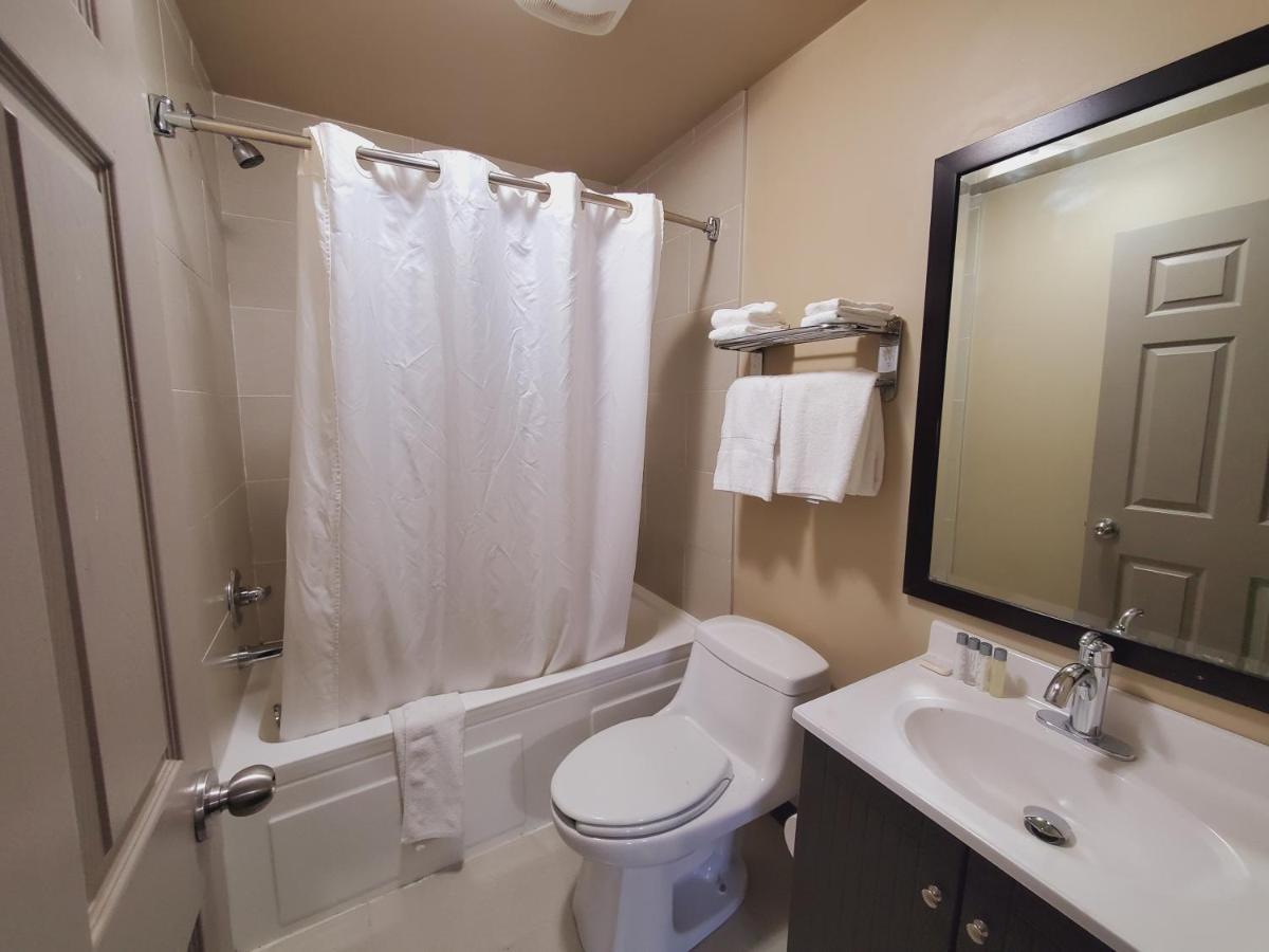 Royal 2* Edmonton
