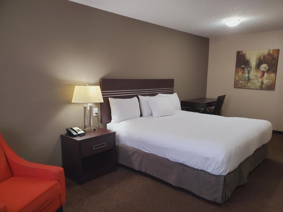 Royal 2* Edmonton