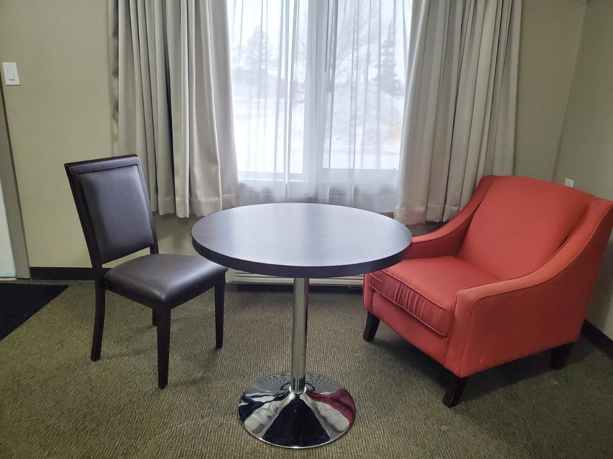 Royal 2* Edmonton