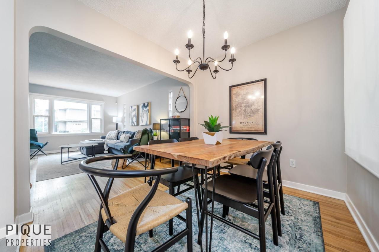 6 Bed Chic Stylish - 5 Mins To U Of A & Whyte Ave - Fast Wi-fi - Free Parking & Netflix Holiday home *