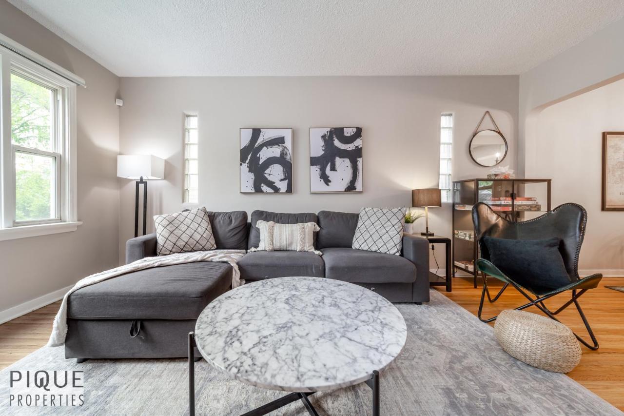 6 Bed Chic Stylish - 5 Mins To U Of A & Whyte Ave - Fast Wi-fi - Free Parking & Netflix Holiday home Edmonton