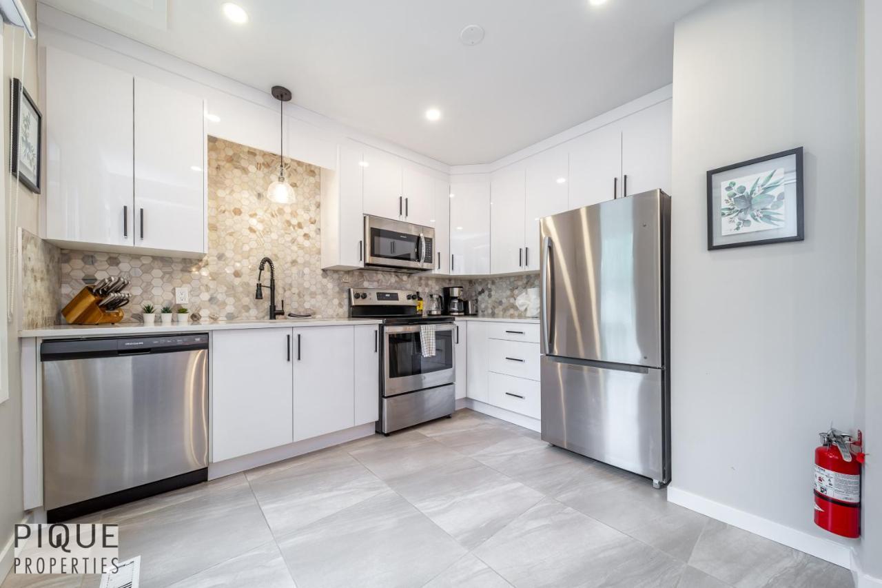 6 Bed Chic Stylish - 5 Mins To U Of A & Whyte Ave - Fast Wi-fi - Free Parking & Netflix * Edmonton