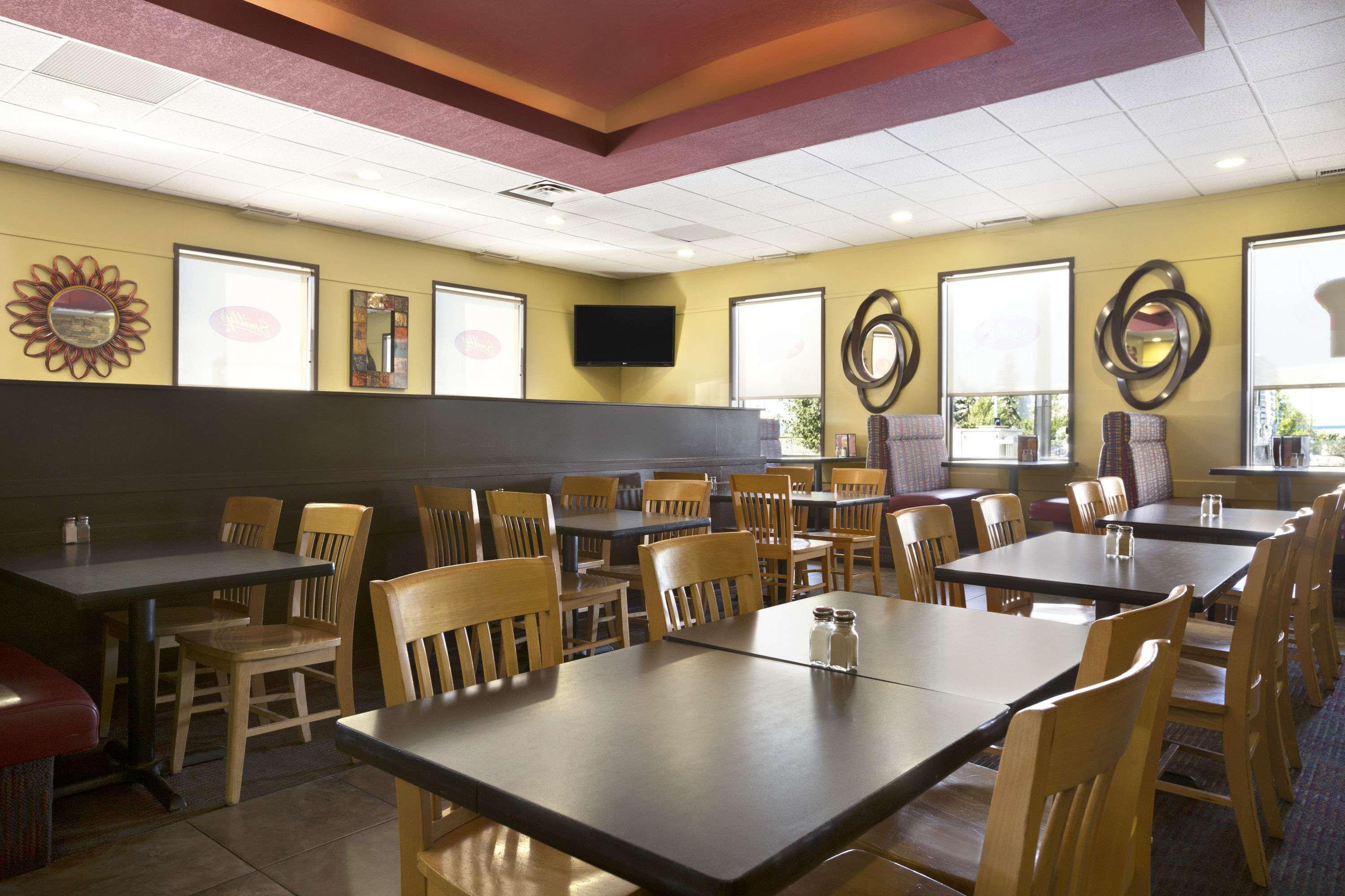 Hotel Travelodge By Wyndham West Edmonton