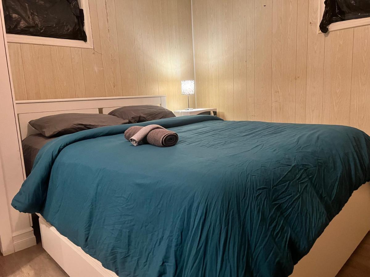Vacation Near West Mall * Edmonton
