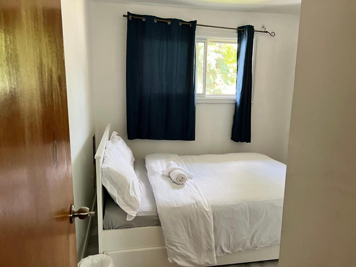 Vacation Near West Mall Homestay