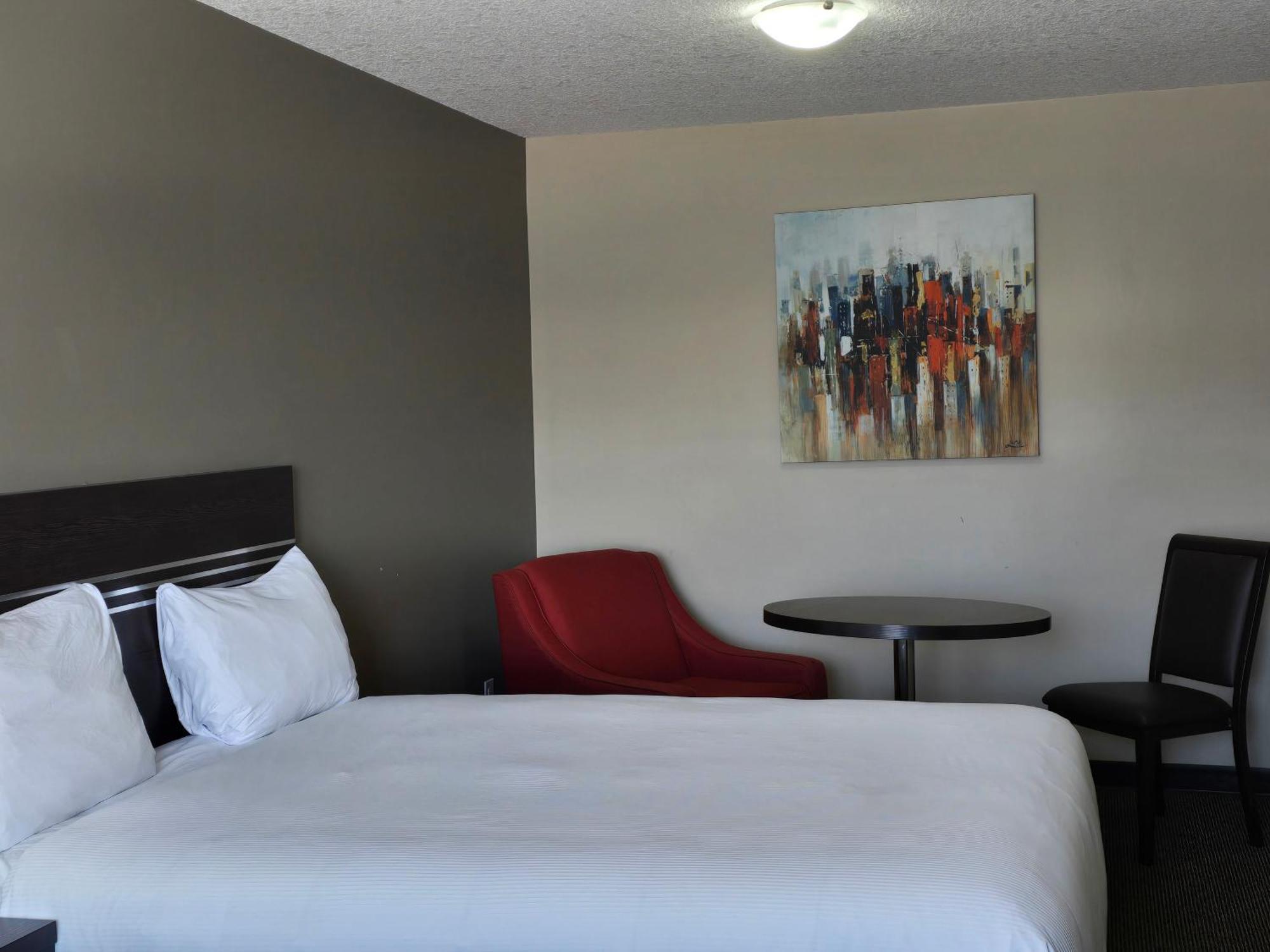 Royal 2* Edmonton