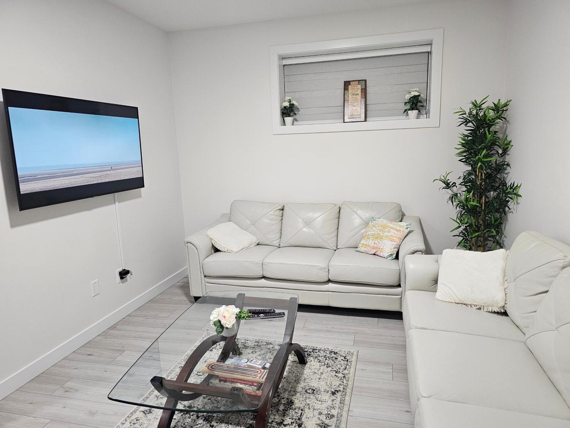 New Built House, In Style Guest Suite, 2bedroom, 2bed, 2bath