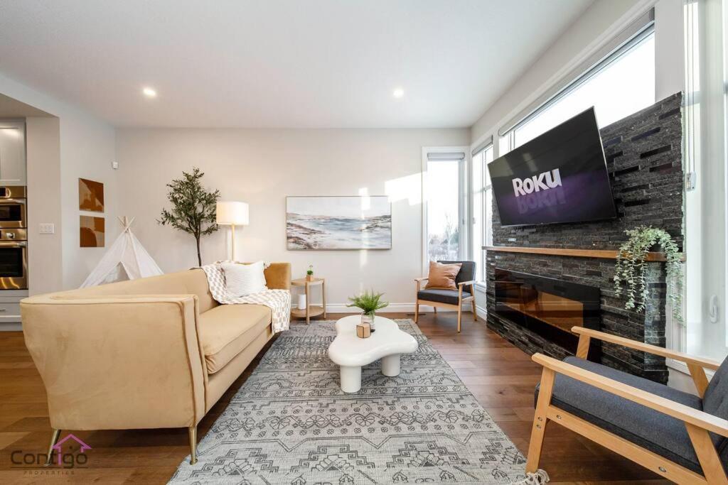 The Azure, Near Dt & University, Two King Beds! Holiday home *