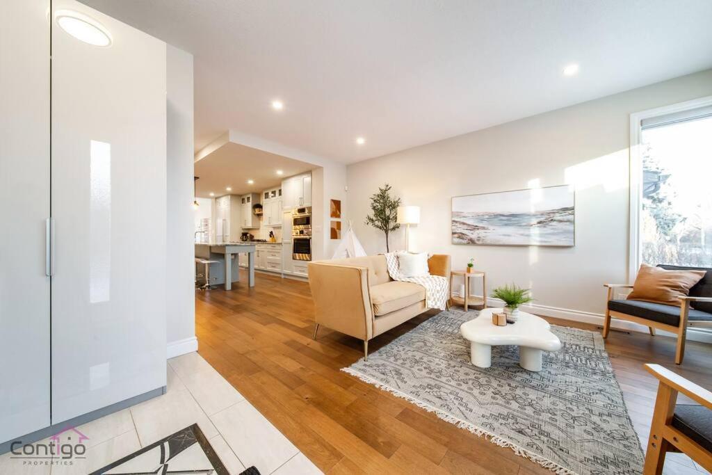 Holiday home The Azure, Near Dt & University, Two King Beds! Edmonton