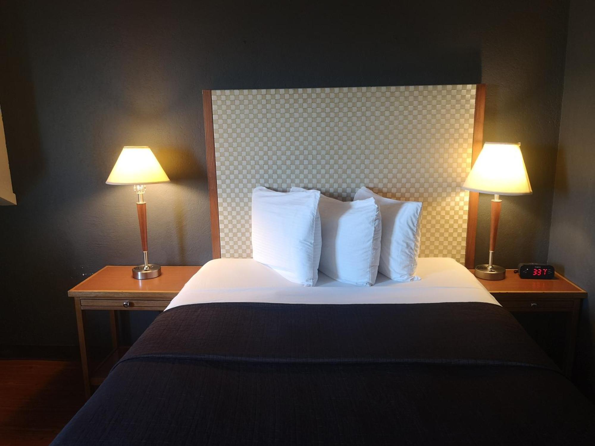 Travelodge By Wyndham West Edmonton