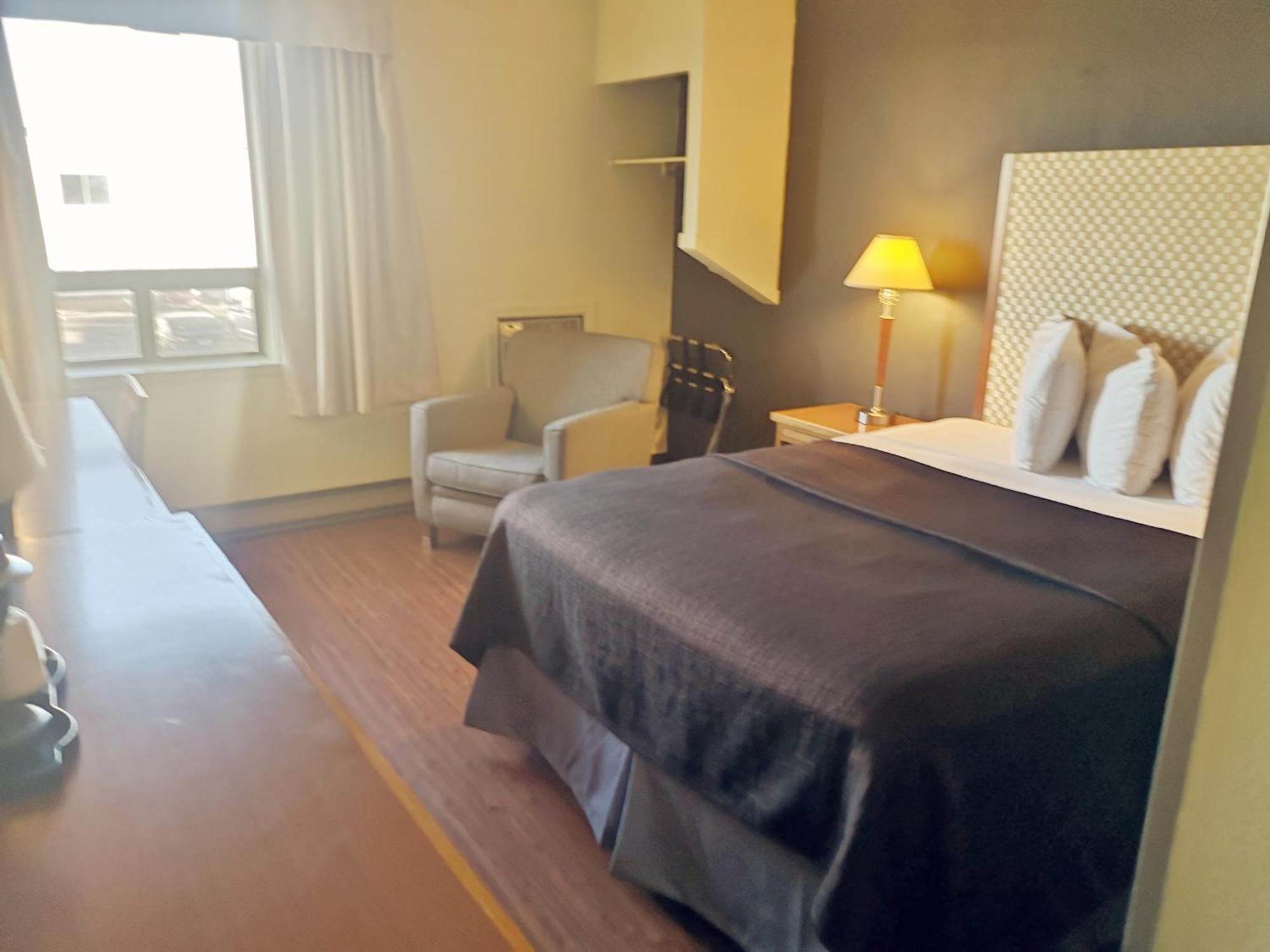Travelodge By Wyndham West