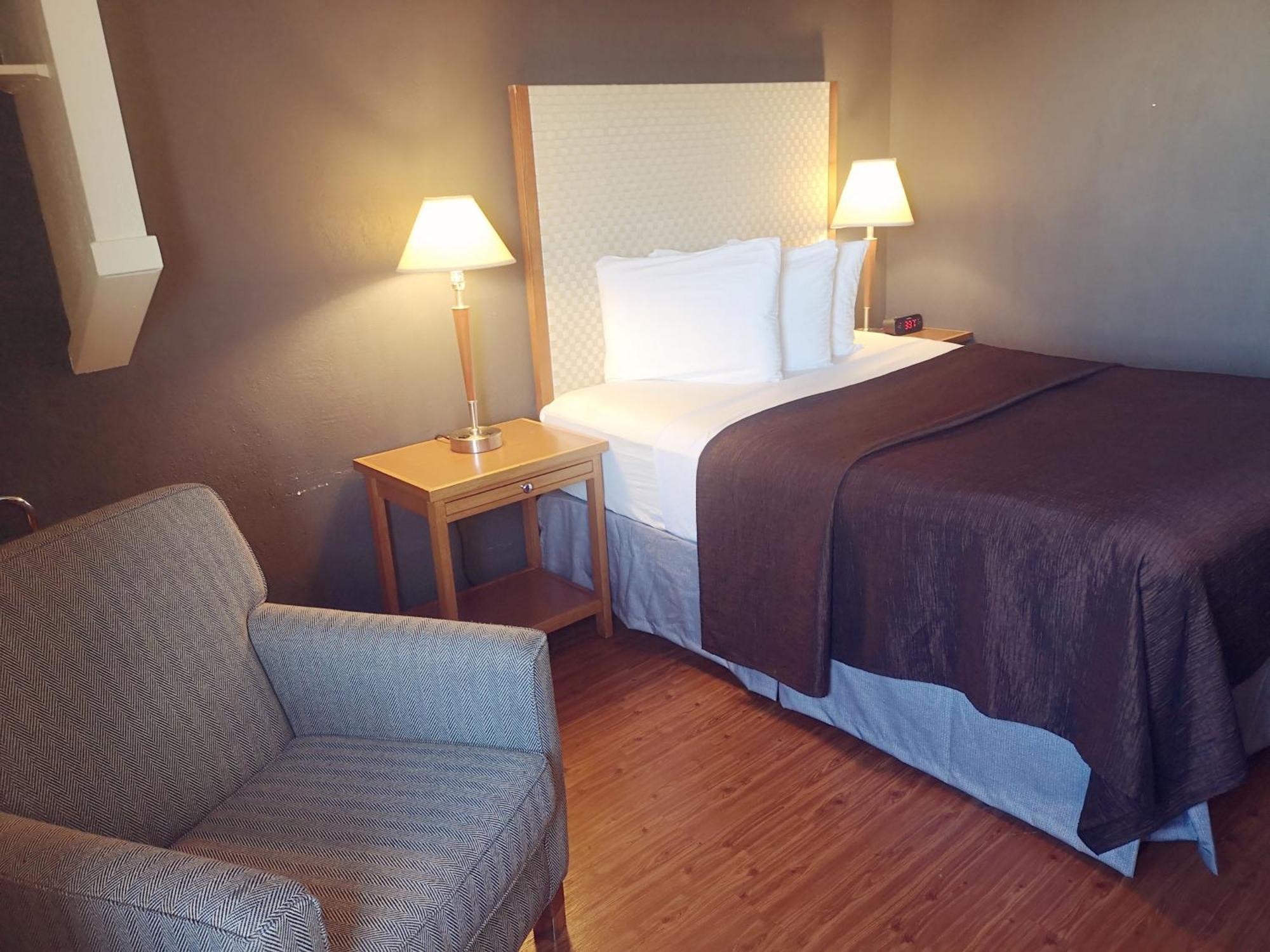 Travelodge By Wyndham West Edmonton
