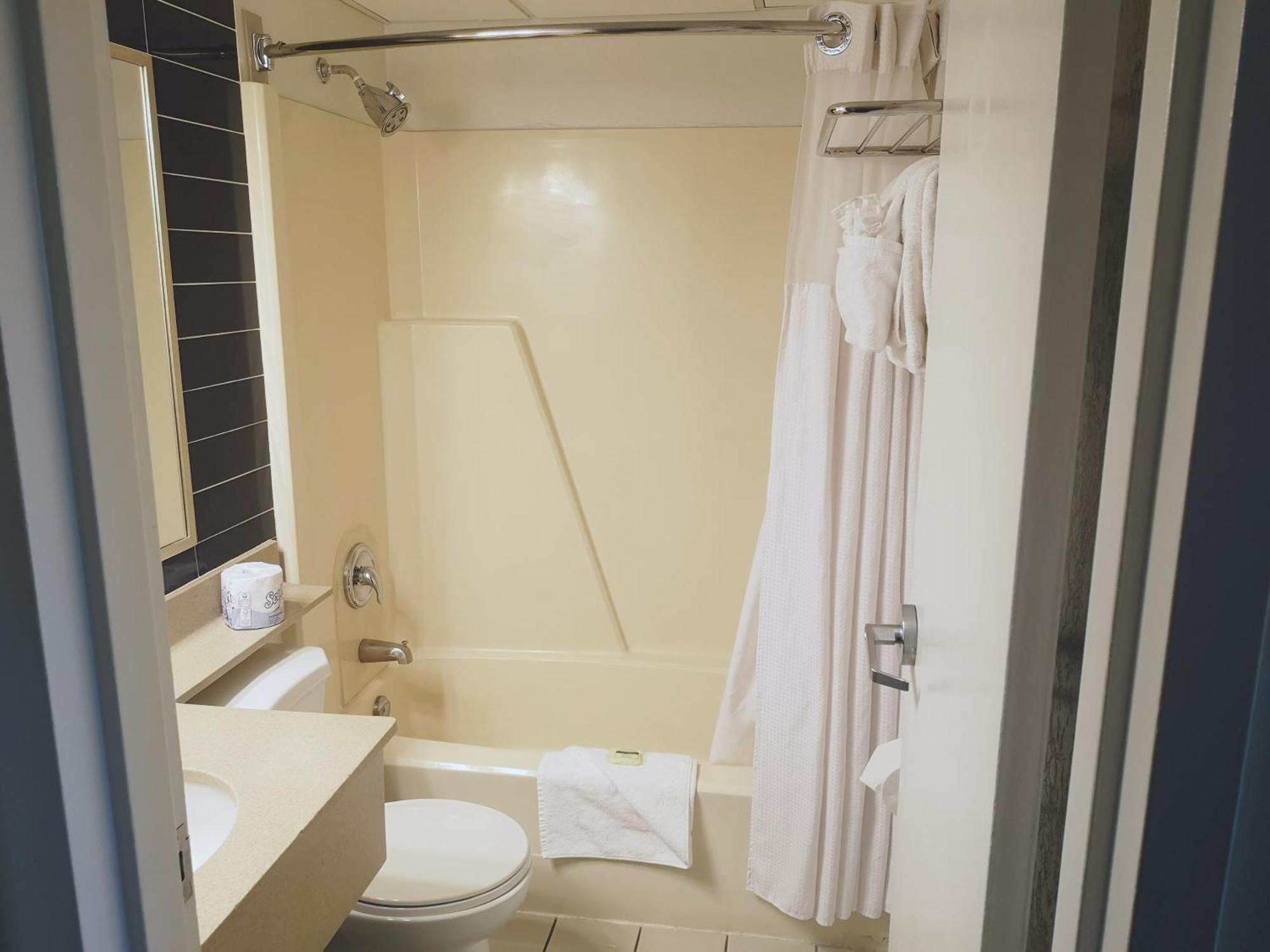 Hotel Travelodge By Wyndham West