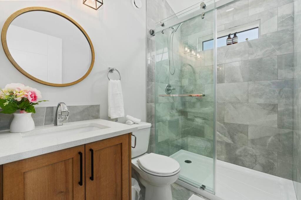 Modern Luxury - King Bed•arcade•wem•a/c Edmonton