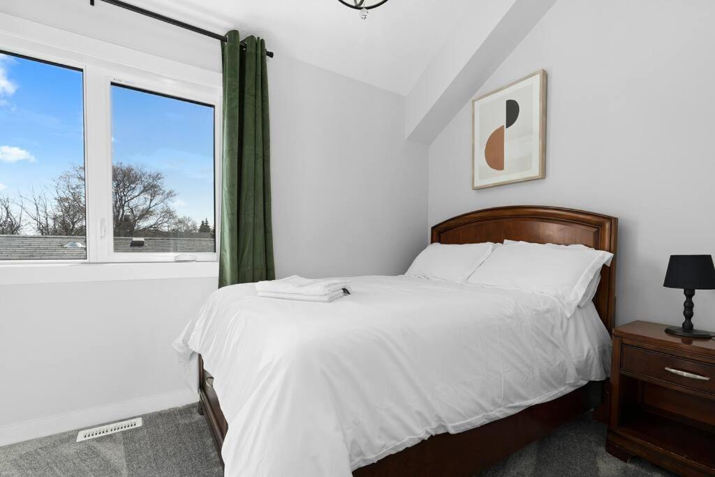 Modern Luxury - King Bed•arcade•wem•a/c *