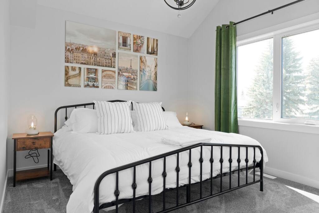 Modern Luxury - King Bed•arcade•wem•a/c *