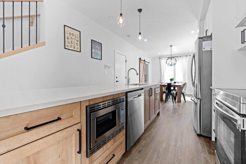 Modern Luxury - King Bed•arcade•wem•a/c Holiday home *