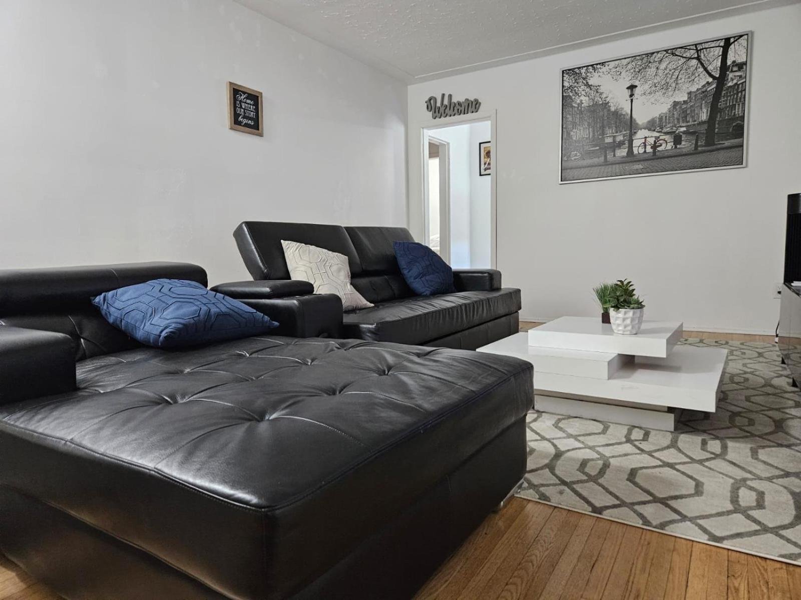 Apartment Pearl - 9 Mins From Roger's Place & 20 Mins From West Mall *
