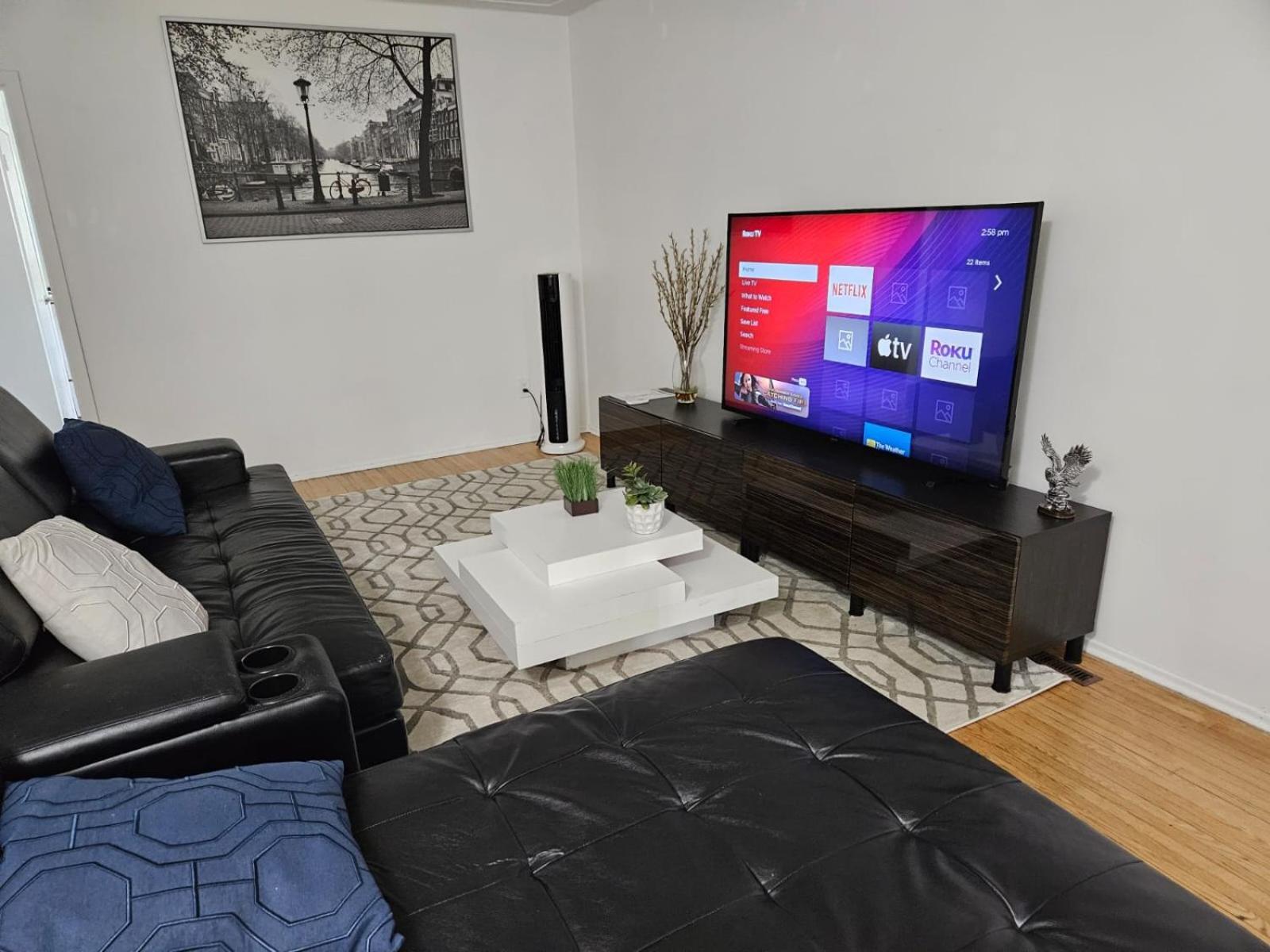Pearl - 9 Mins From Roger's Place & 20 Mins From West Mall Apartment