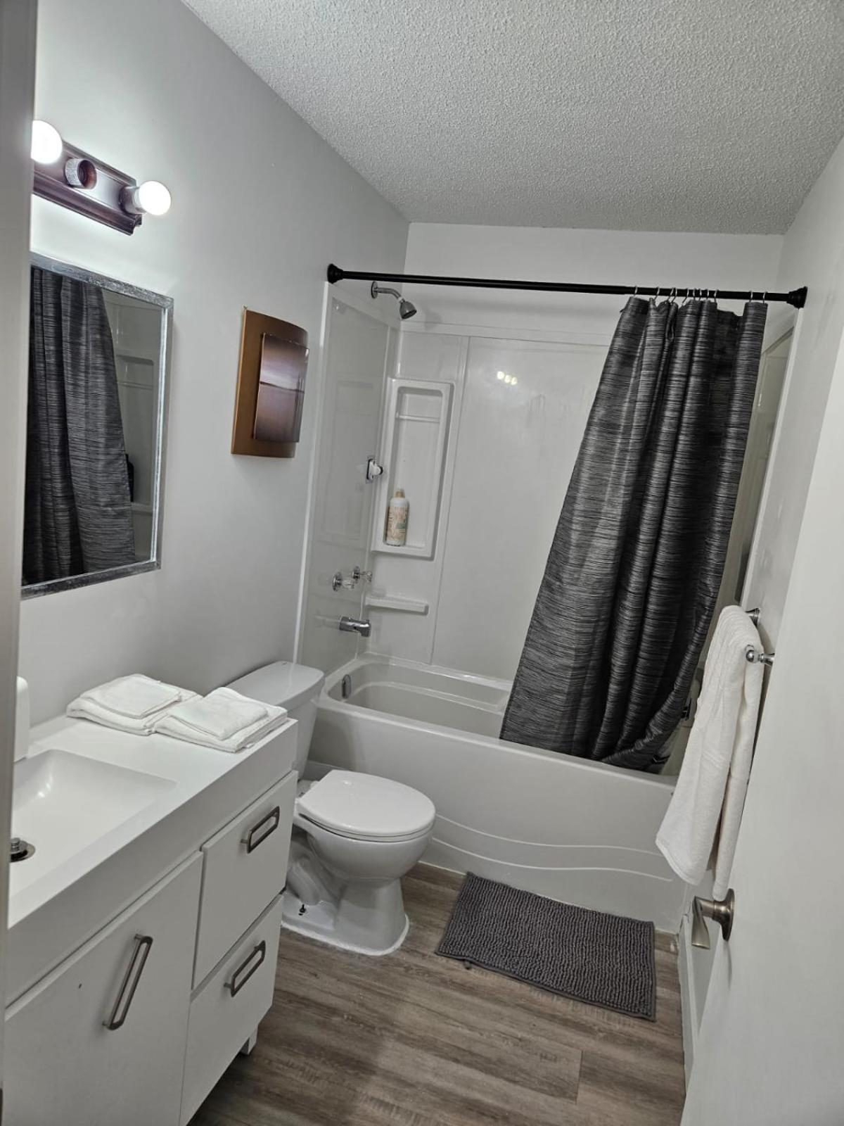 Pearl - 9 Mins From Roger's Place & 20 Mins From West Mall *