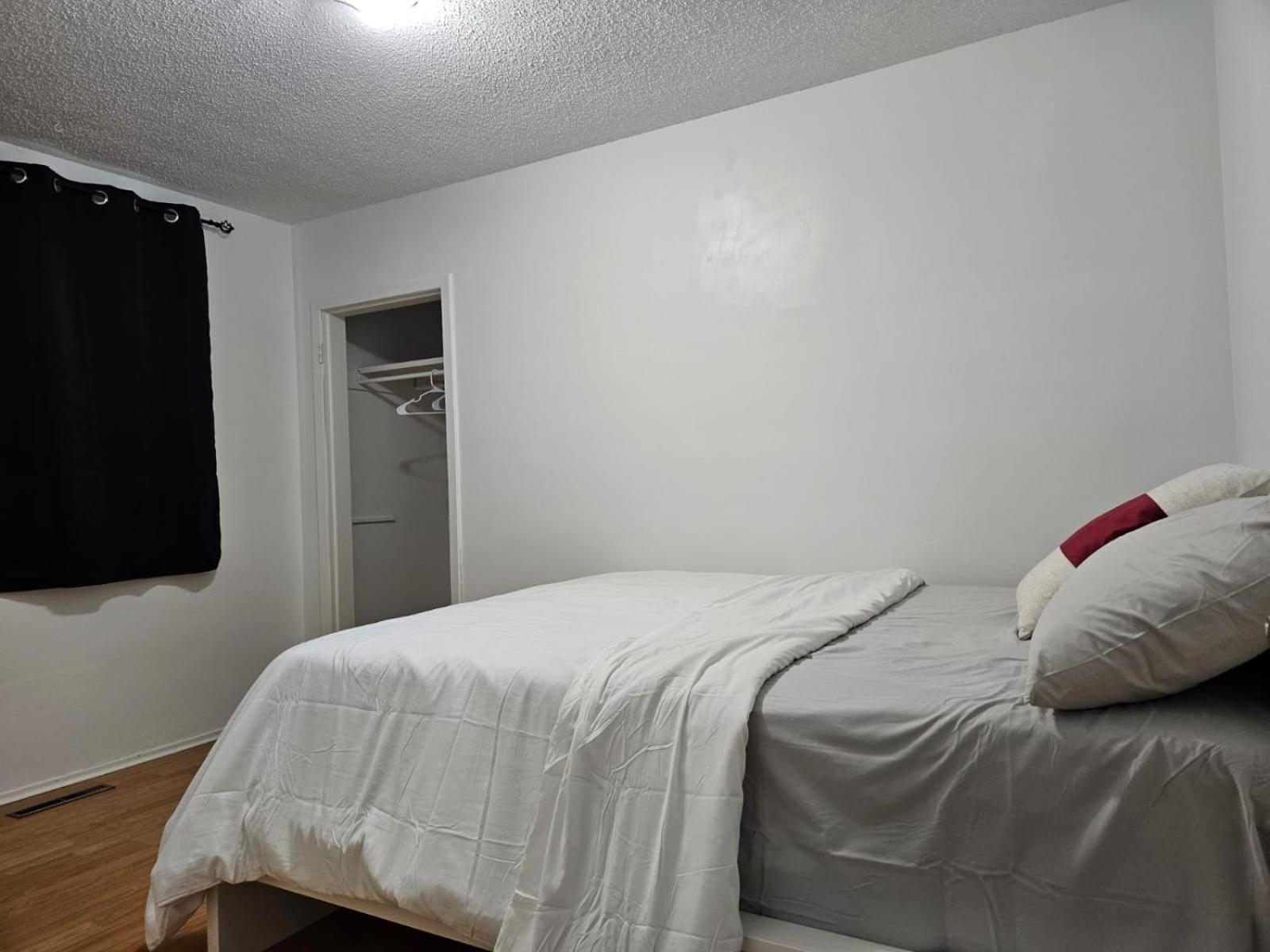 Pearl - 9 Mins From Roger's Place & 20 Mins From West Mall Apartment