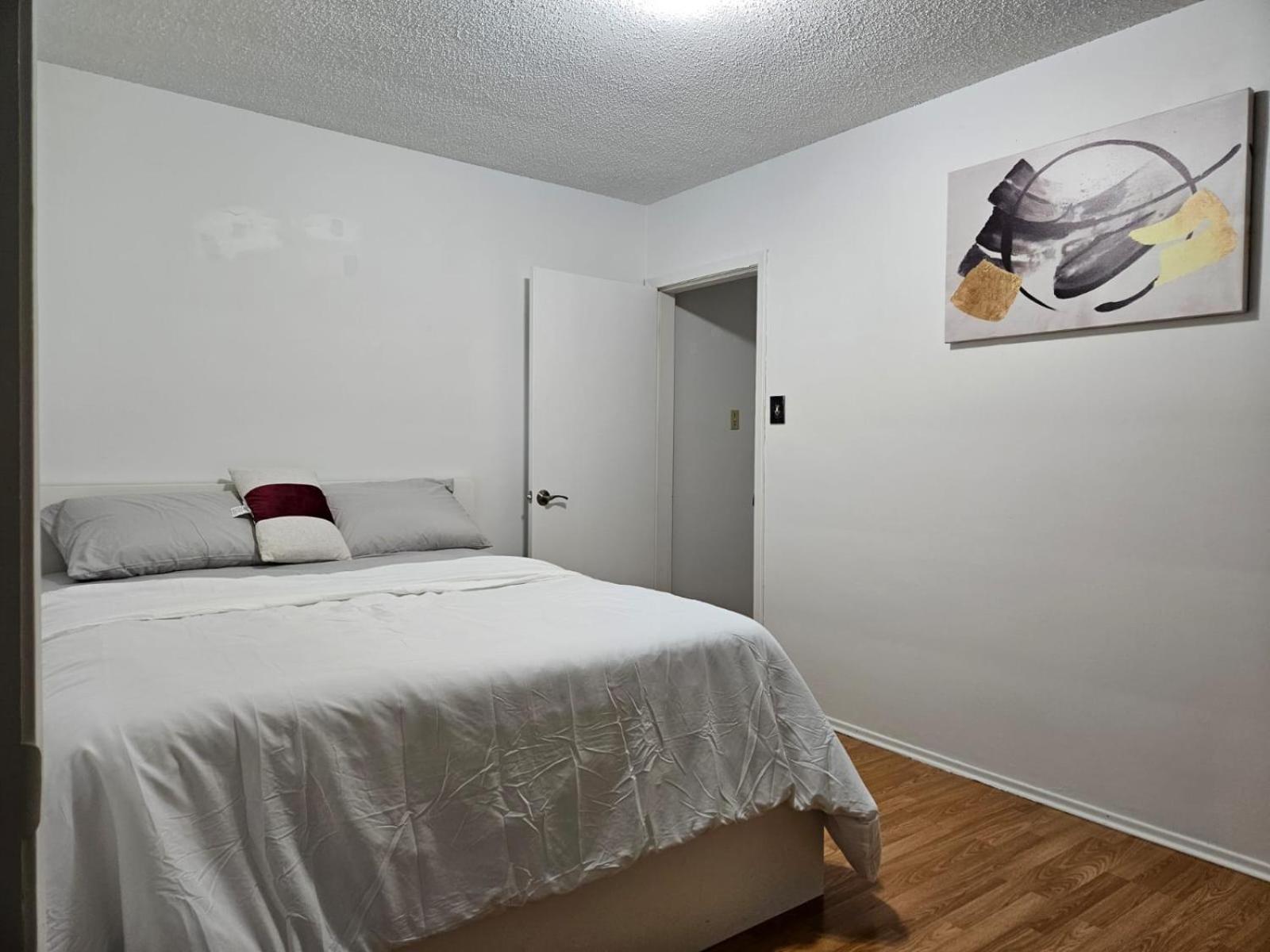 Apartment Pearl - 9 Mins From Roger's Place & 20 Mins From West Mall Edmonton