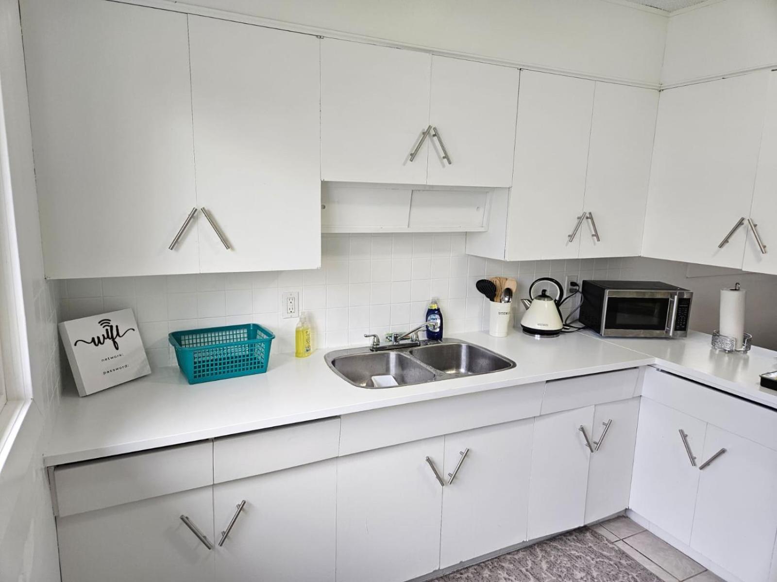 Pearl - 9 Mins From Roger's Place & 20 Mins From West Mall Edmonton