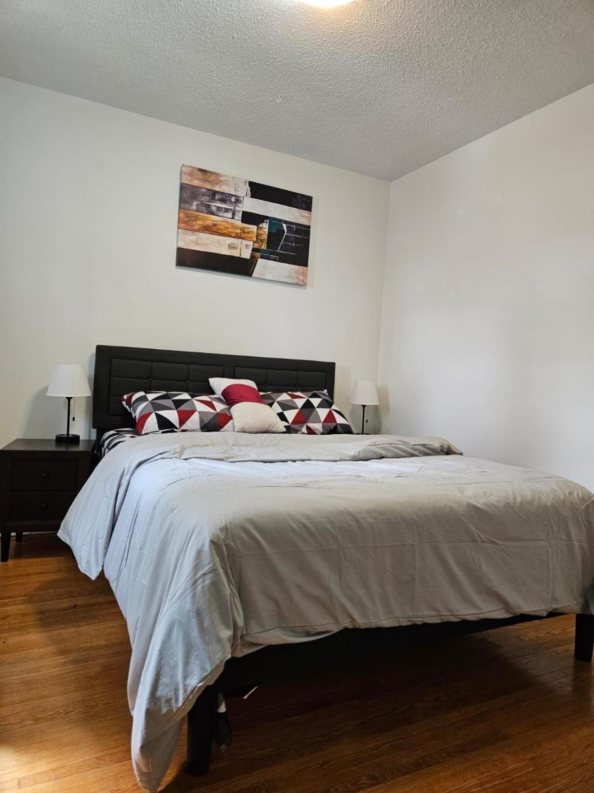 Pearl - 9 Mins From Roger's Place & 20 Mins From West Mall *