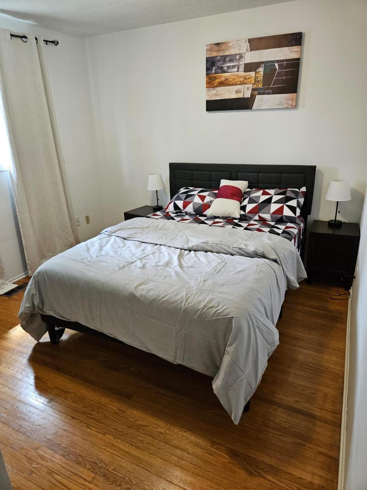 Pearl - 9 Mins From Roger's Place & 20 Mins From West Mall Apartment *