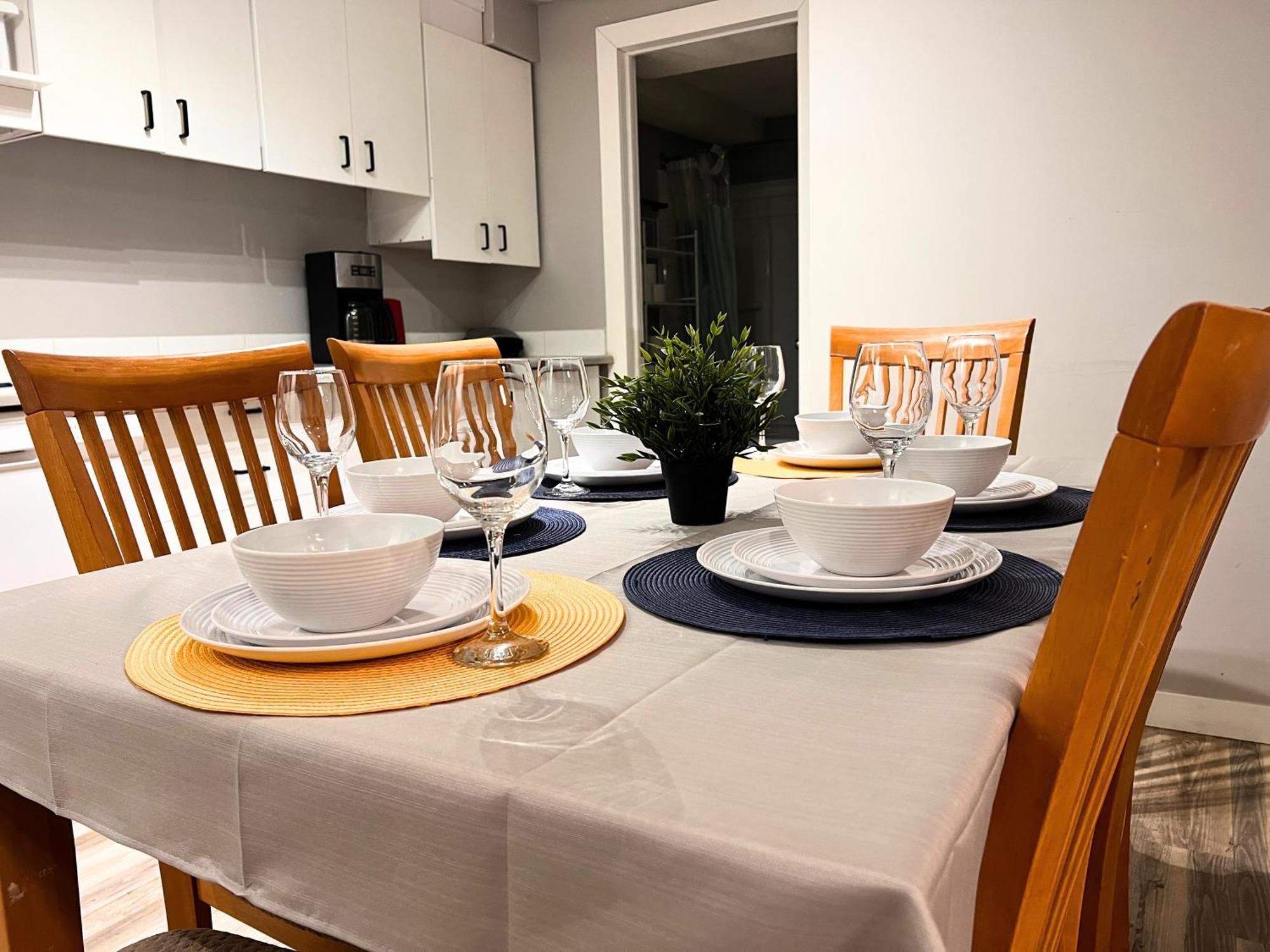 Vacation Near West Mall Homestay