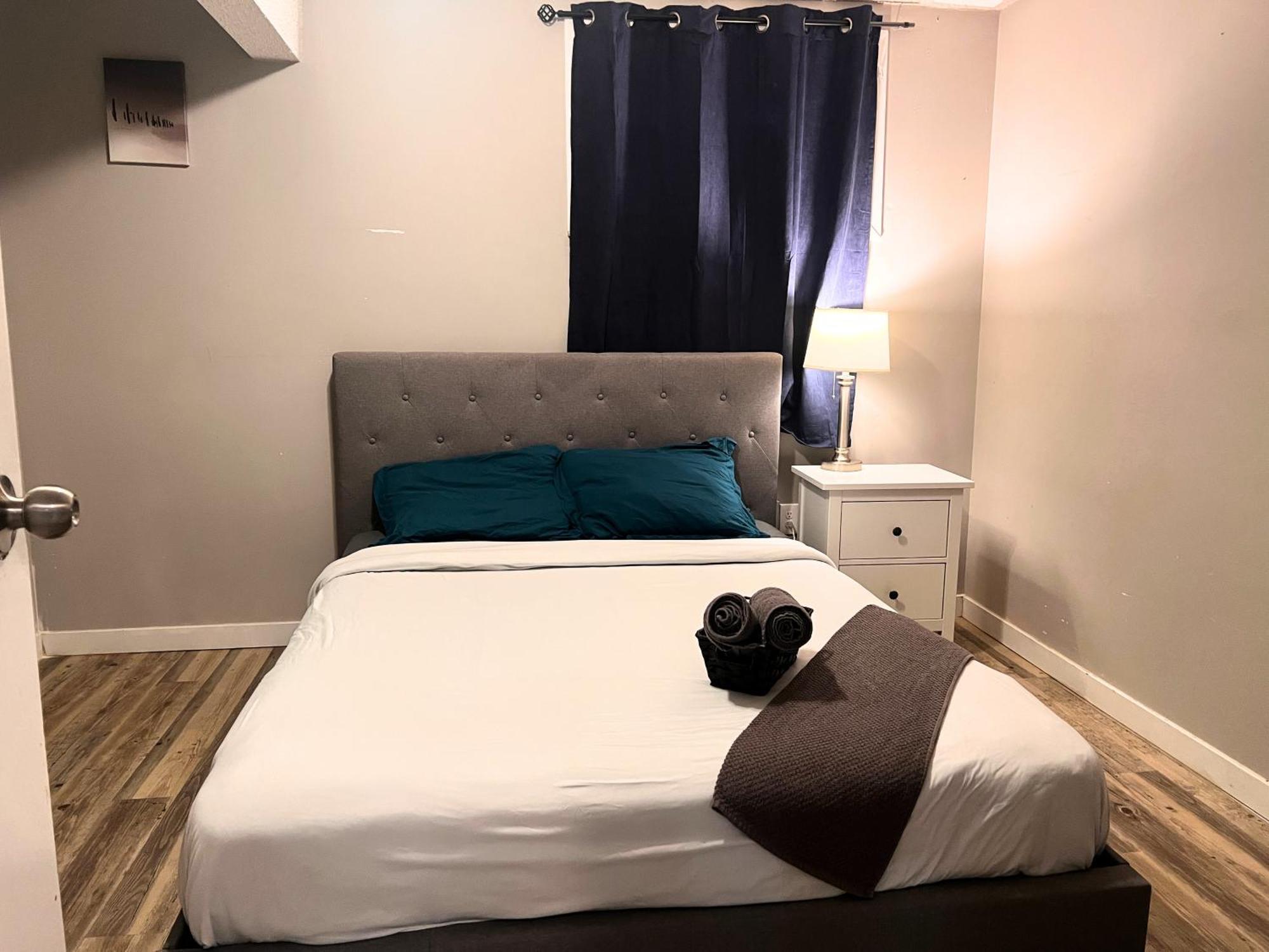 Vacation Near West Mall Homestay Edmonton