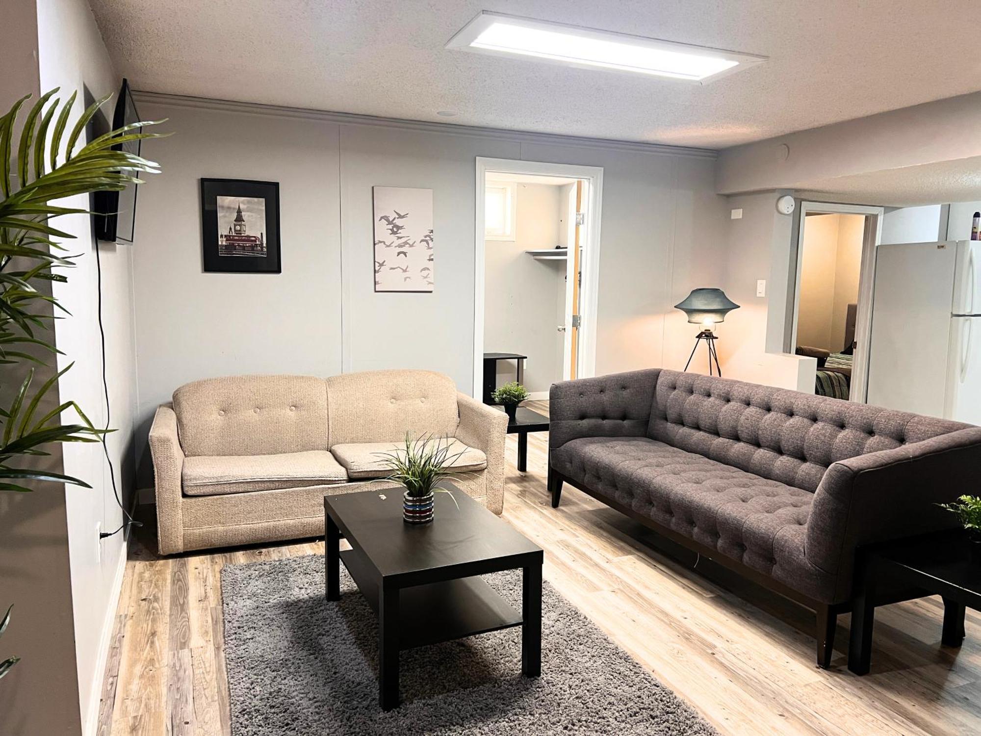 Vacation Near West Mall * Edmonton