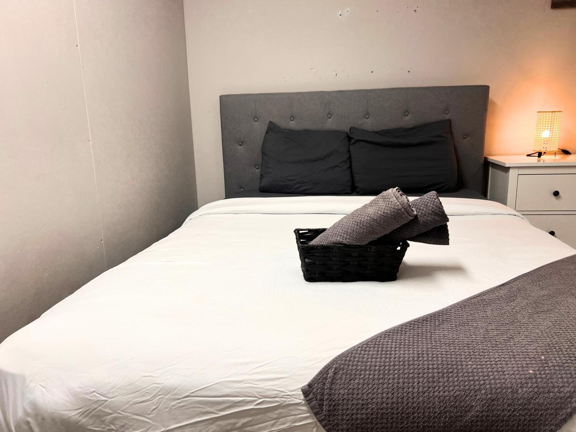 Vacation Near West Mall Homestay Edmonton