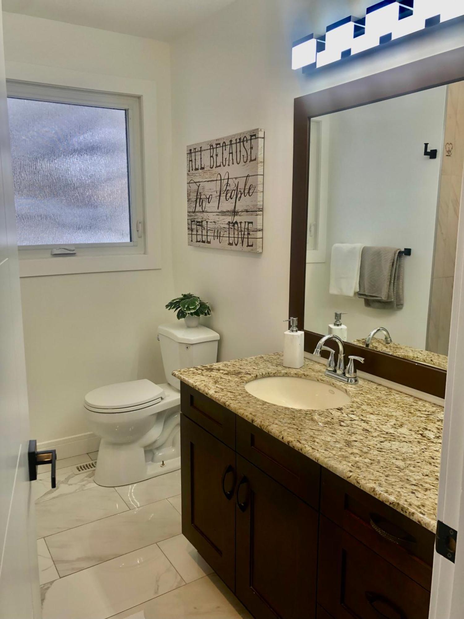 Modern And Luxury 3500 Sq Feet House Jetted Tub Over 10000 Sq Feet Lot Villa Edmonton