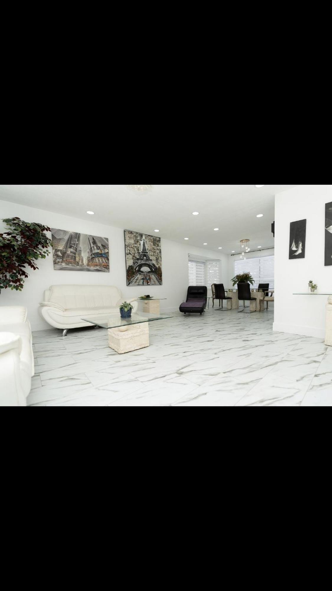 Modern And Luxury 3500 Sq Feet House Jetted Tub Over 10000 Sq Feet Lot *