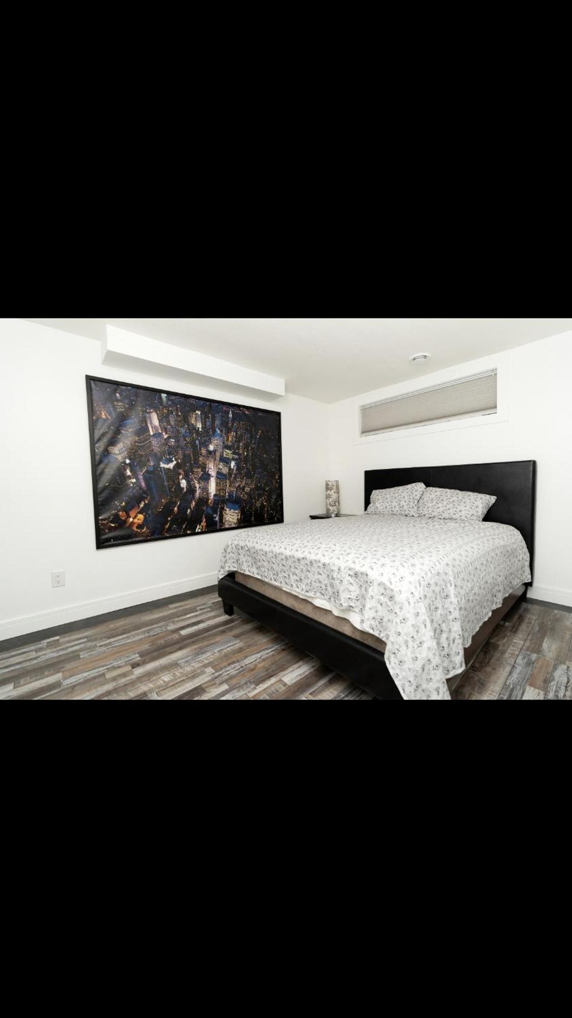 Modern And Luxury 3500 Sq Feet House Jetted Tub Over 10000 Sq Feet Lot * Edmonton
