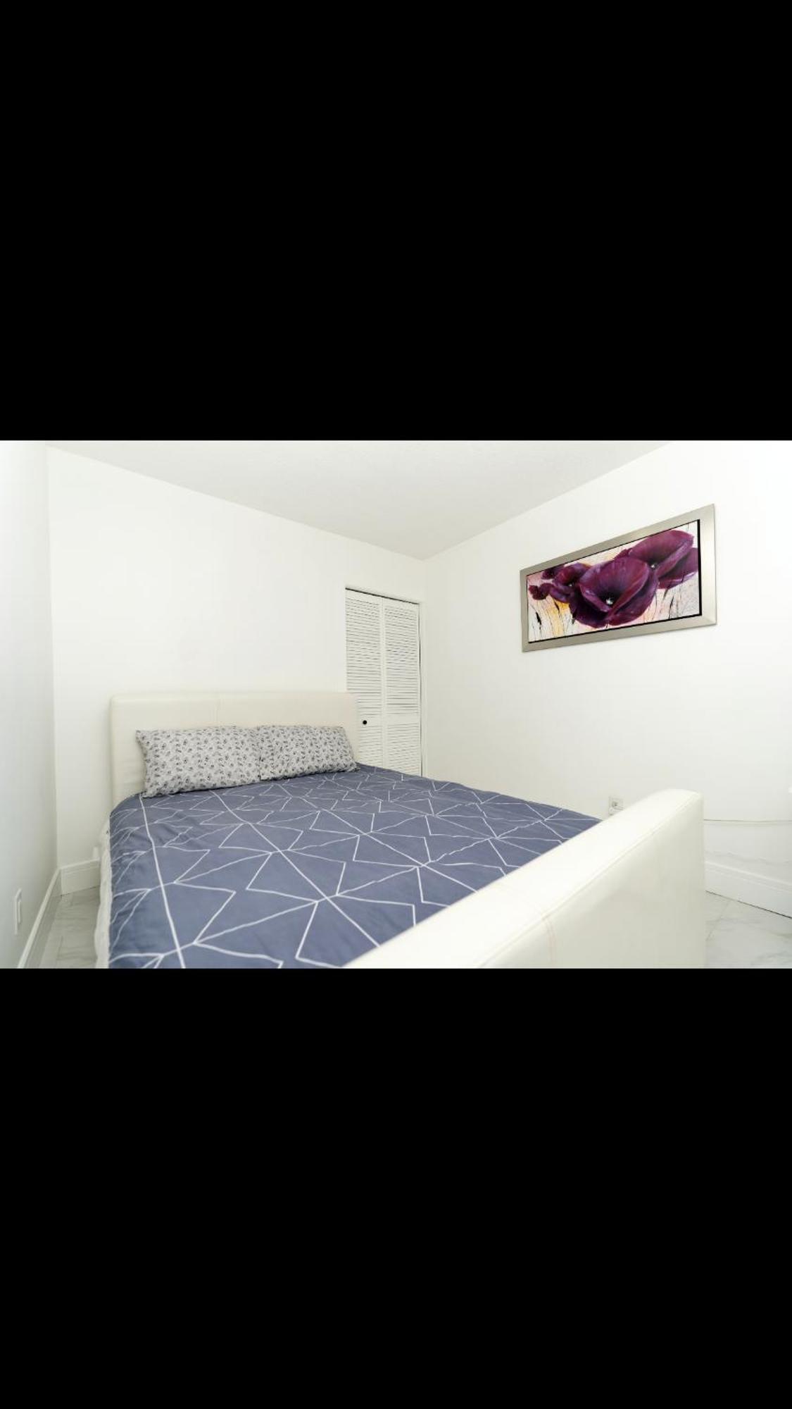 Modern And Luxury 3500 Sq Feet House Jetted Tub Over 10000 Sq Feet Lot *