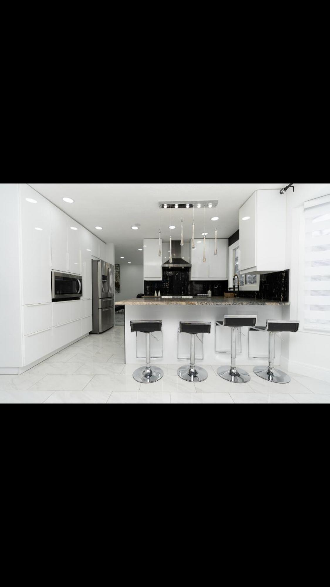 Modern And Luxury 3500 Sq Feet House Jetted Tub Over 10000 Sq Feet Lot Villa *