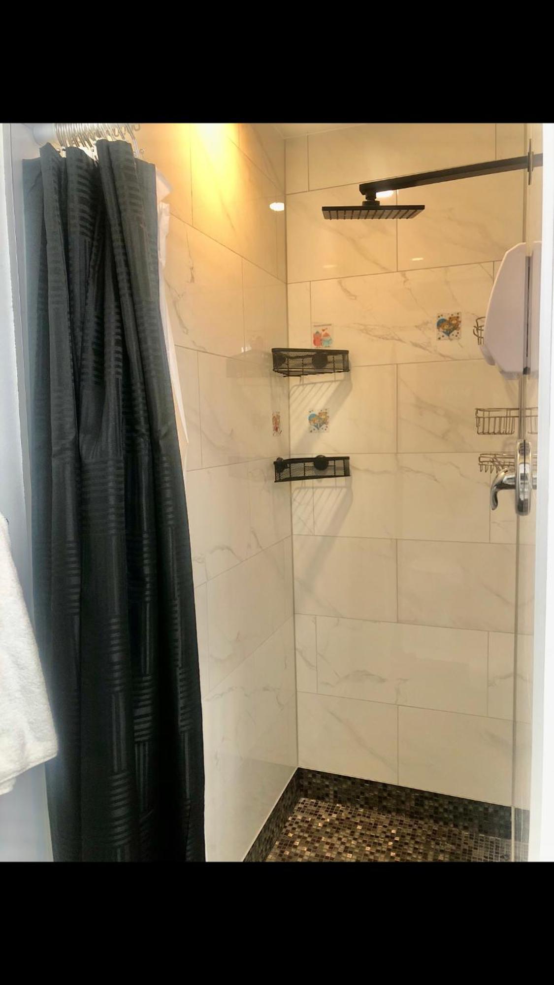 Modern And Luxury 3500 Sq Feet House Jetted Tub Over 10000 Sq Feet Lot Villa