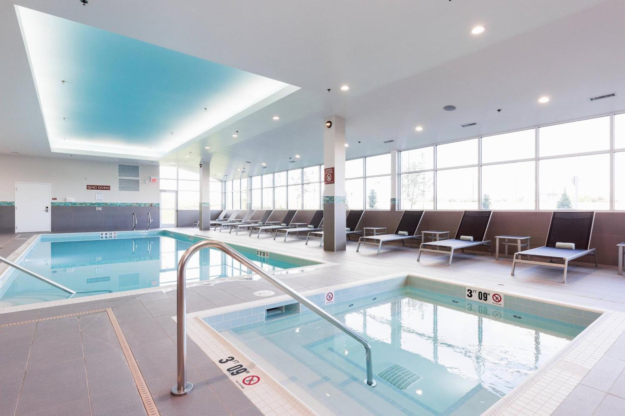 Hotel Towneplace Suites By Marriott Edmonton South 4*