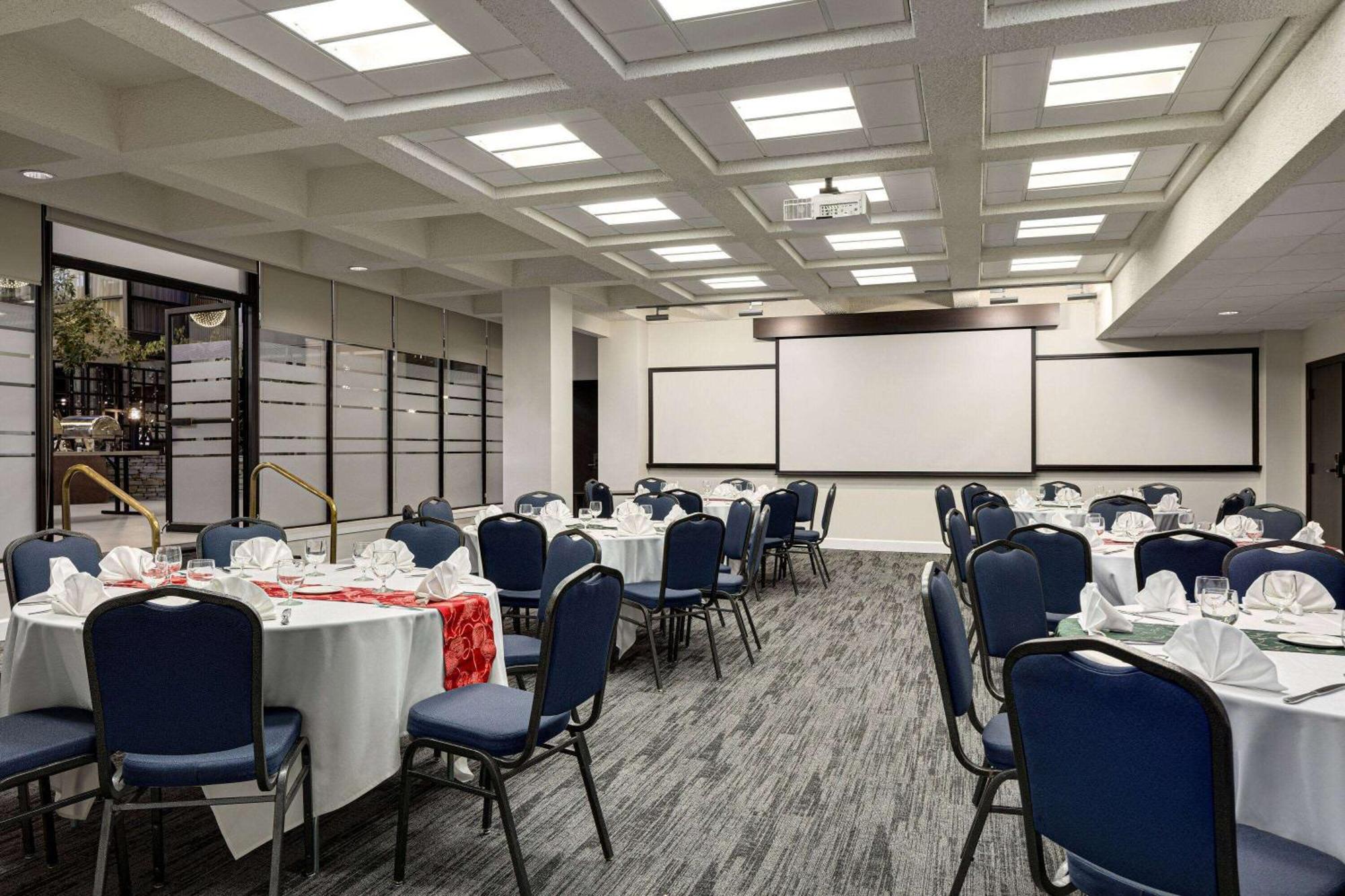 Wyndham And Conference Centre Edmonton