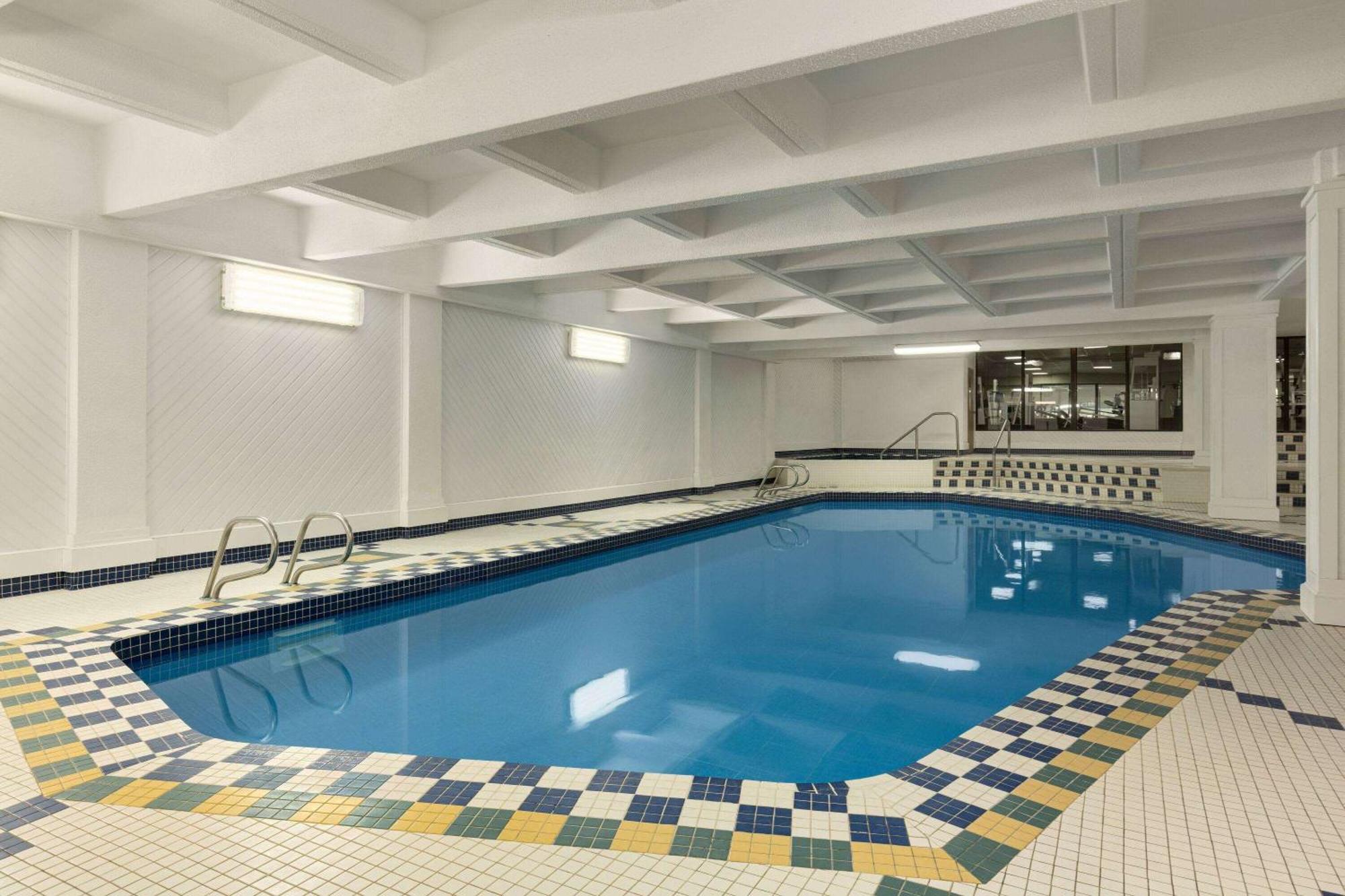 Hotel Wyndham And Conference Centre 4*