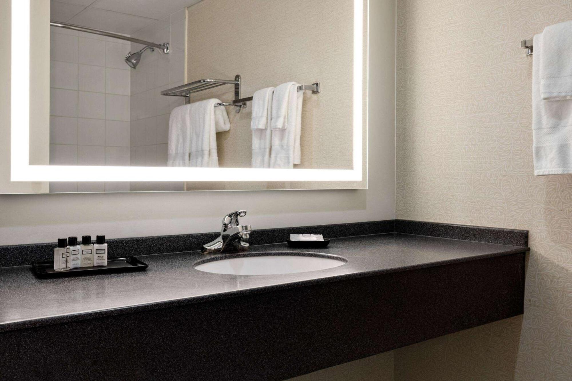 Wyndham And Conference Centre Hotel Edmonton