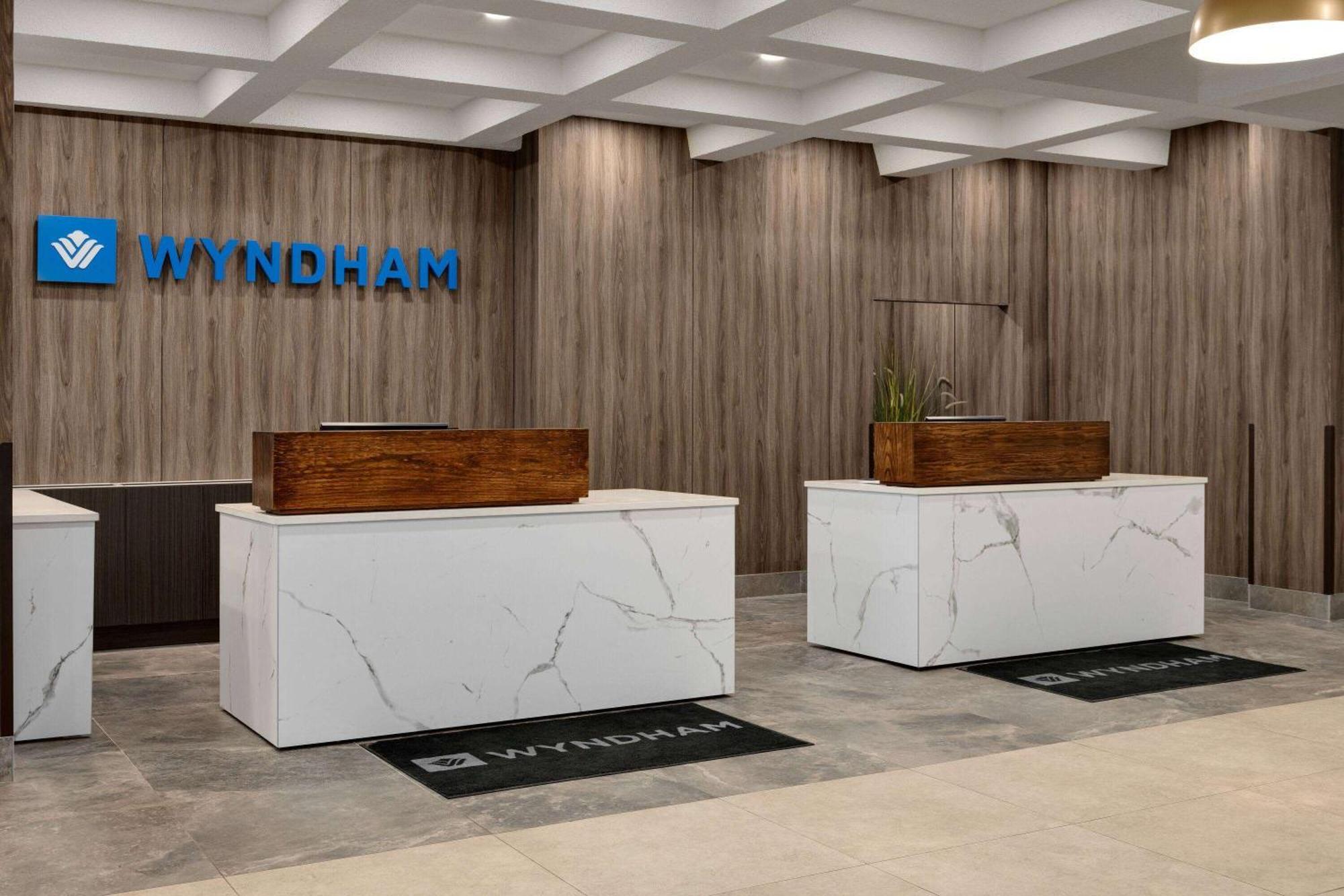 Wyndham And Conference Centre 4*